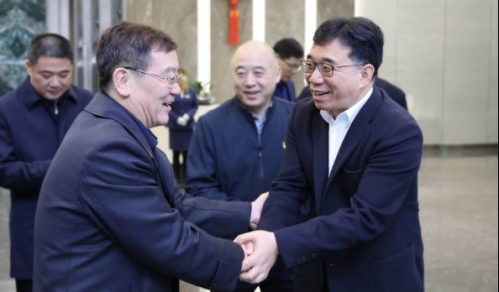 中央统战部副部长，全国工商联党组书记、常务副主席徐乐江