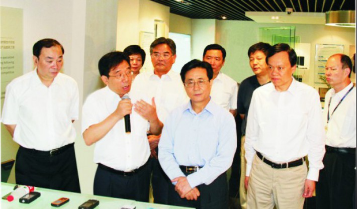 曾任中央书记处书记赵洪祝（时任浙江省委书记）；中央政治局委员黄坤明（时任荆门市委书记）